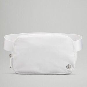 Everywhere belt bag in white
